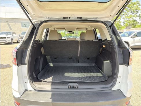 Used 2018 Ford Escape SE w/ Ford Safe & Smart Package FWD image 32