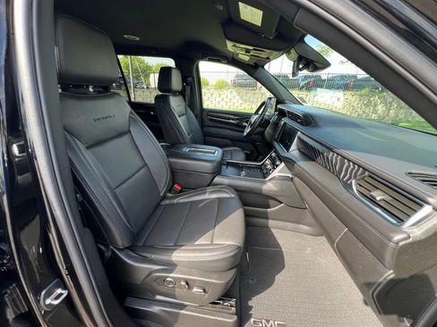 Used 2024 GMC Yukon Denali image 32
