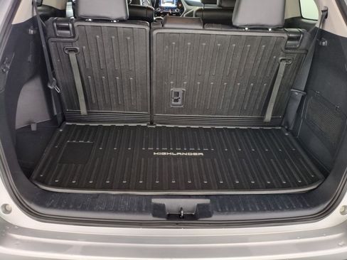 Used 2022 Toyota Highlander XLE image 25