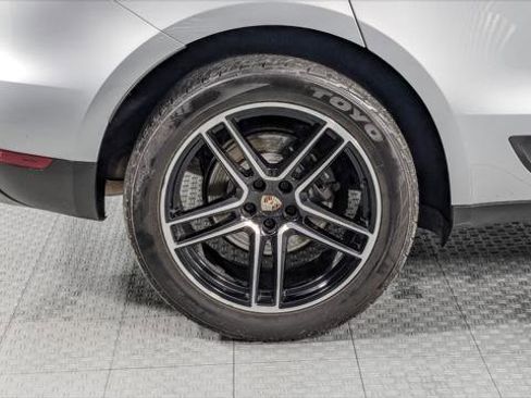 Used 2021 Porsche Macan w/ Premium Package Plus AWD/4WD image 34