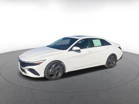 Used 2025 Hyundai Elantra Limited image 8