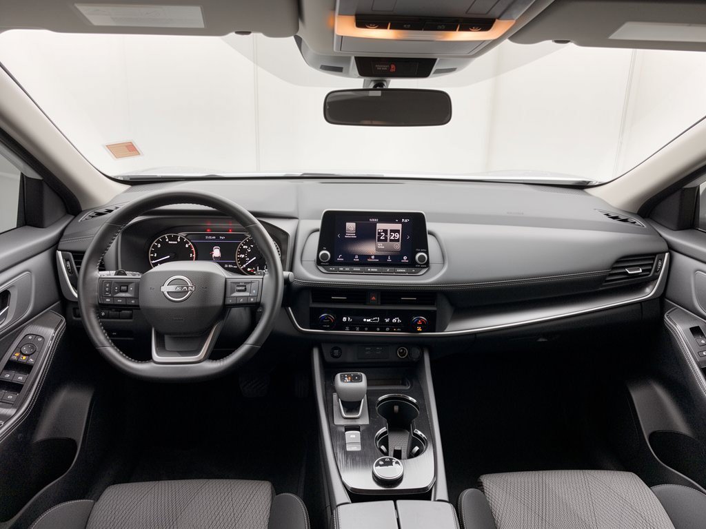 Used 2025 Nissan Rogue SV AWD/4WD image 21