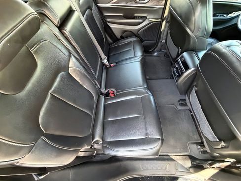 Used 2023 Jeep Grand Cherokee Limited RWD image 11