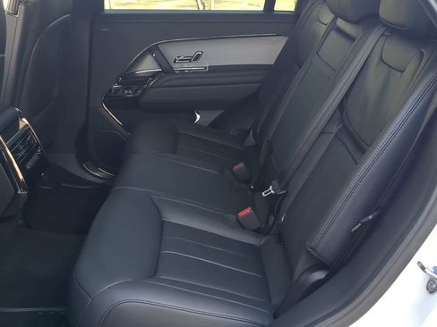 Used 2025 Land Rover Range Rover Sport image 21