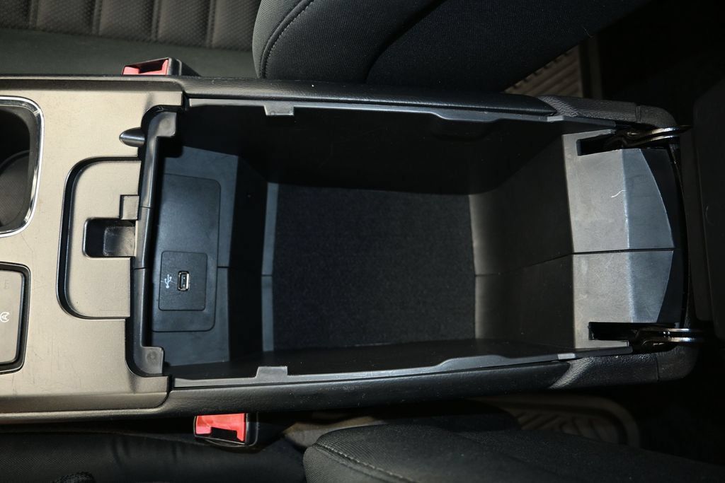Used 2018 Ford Fusion SE w/ Fusion SE Technology Package FWD image 20