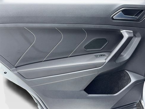 Used 2024 Volkswagen Tiguan SE R-Line image 44