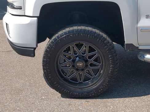 Used 2018 Chevrolet Silverado 1500 LTZ Z71 image 17