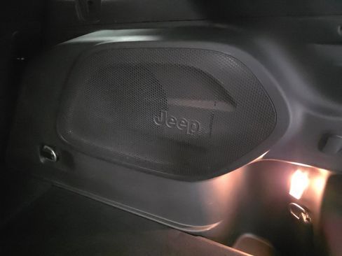 Used 2022 Jeep Cherokee Trailhawk w/ Sun, Sound & Nav Group image 29