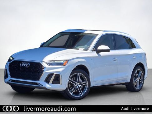 Used 2023 Audi Q5 e Premium Plus w/ Premium Plus Package AWD/4WD image 2