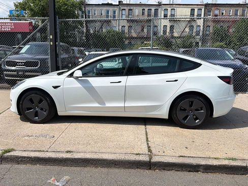 Used 2022 Tesla Model 3 Long Range AWD/4WD image 3