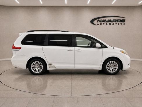 Used 2012 Toyota Sienna XLE w/ Entertainment Pkg FWD image 8