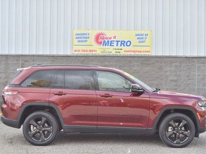 Used 2023 Jeep Grand Cherokee Limited w/ Black Appearance Package