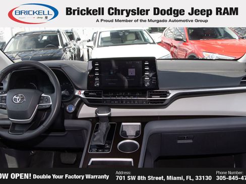 Used 2024 Toyota Sienna XLE FWD image 19