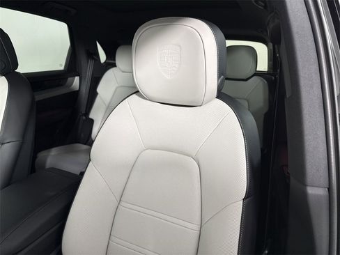 New 2026 Porsche Cayenne image 39