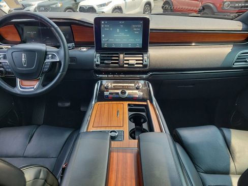 Used 2019 Lincoln Navigator Reserve AWD/4WD image 11