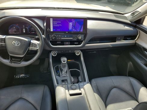 Used 2024 Toyota Grand Highlander Limited image 17