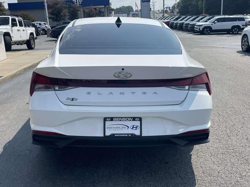 Used 2023 Hyundai Elantra SEL w/ Convenience Package FWD image 5