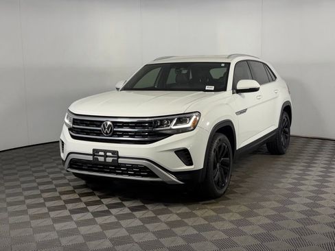 Used 2021 Volkswagen Atlas Cross Sport SE w/ 20" Black Wheels Package image 10