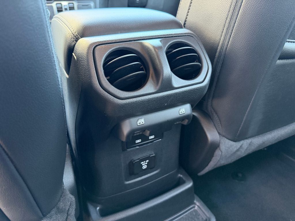 Used 2023 Jeep Wrangler Unlimited Sahara AWD/4WD image 33