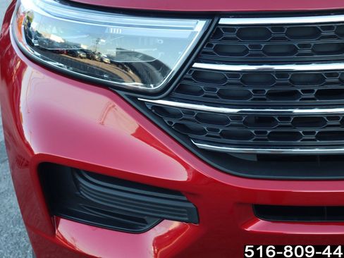 Used 2024 Ford Explorer XLT image 12