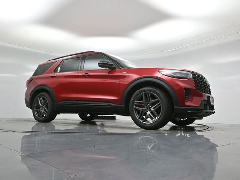 New 2026 Ford Explorer ST-Line w/ ST-Line Street Pack image 3