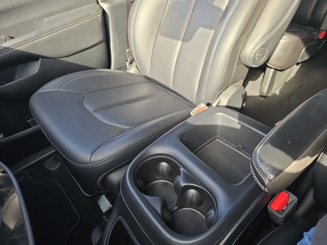 Used 2025 Chrysler Pacifica Select FWD image 25