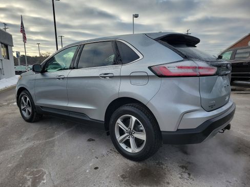 Used 2024 Ford Edge SEL w/ Convenience Package image 3