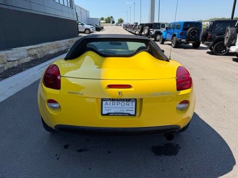 Used 2007 Pontiac Solstice Convertible w/ Preferred Package RWD image 4