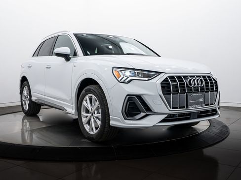 Certified 2025 Audi Q3 2.0T Premium Plus w/ Premium Plus Package image 2