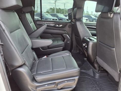 Used 2022 GMC Yukon XL Denali w/ Denali Ultimate Package image 21