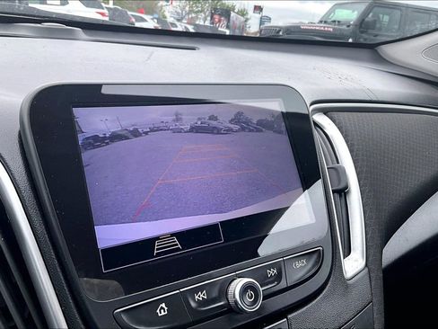 Used 2022 Chevrolet Malibu LT FWD image 18