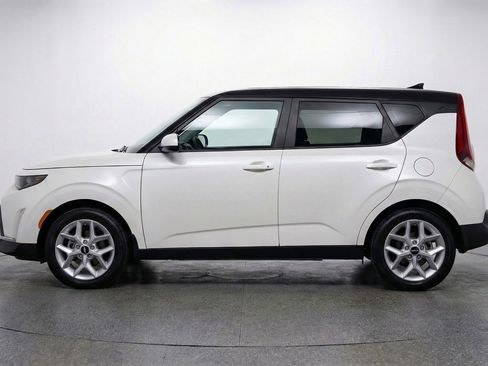 Used 2025 Kia Soul LX w/ LX Technology Package FWD image 5