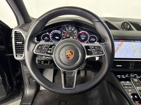 Used 2020 Porsche Cayenne Base image 25
