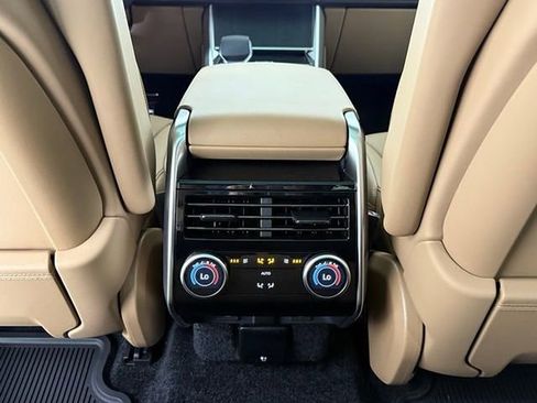 New 2026 Land Rover Range Rover Long Wheelbase SE AWD/4WD image 23
