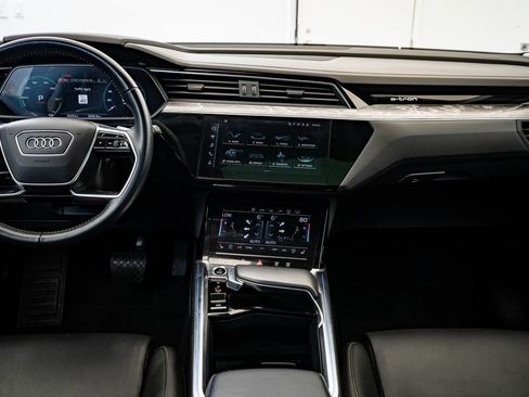 Used 2021 Audi e-tron Prestige w/ Prestige Package image 30