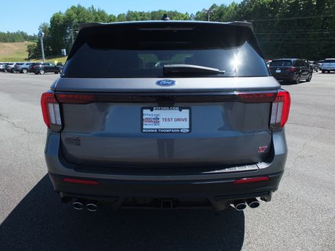 Used 2025 Ford Explorer ST w/ Sun And Sound Package AWD/4WD image 4
