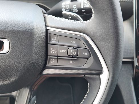 New 2025 Jeep Grand Cherokee L Laredo w/ Luxury Tech Group I RWD image 38