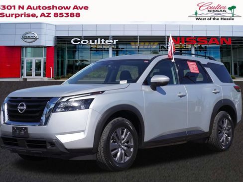 Certified 2025 Nissan Pathfinder SV FWD image 1