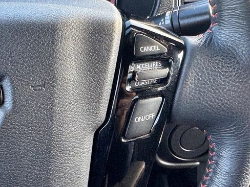 Used 2022 Nissan Frontier Pro-X image 18