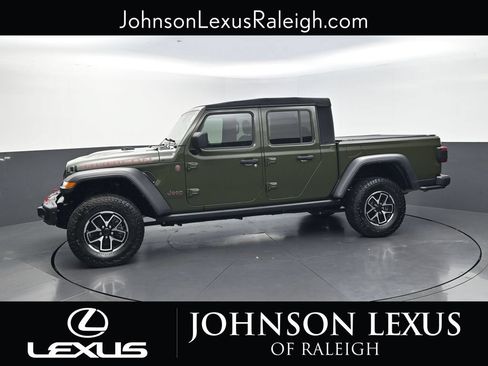 Used 2024 Jeep Gladiator Rubicon w/ Convenience Group AWD/4WD image 2
