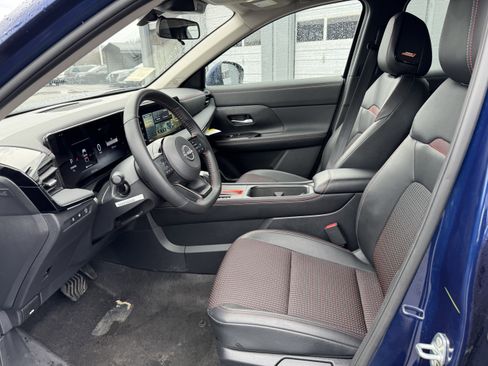 Certified 2025 Nissan Kicks SR w/ SR Premium Package image 4