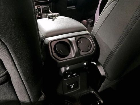 Used 2022 Jeep Wrangler Unlimited Sahara w/ Cold Weather Group image 31