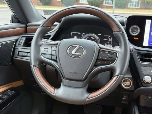 Used 2024 Lexus ES 300h Ultra Luxury w/ Accessory Package (Z1) image 9