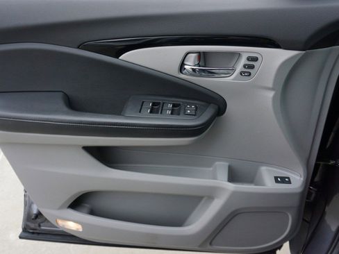 Used 2016 Honda Pilot Touring image 21