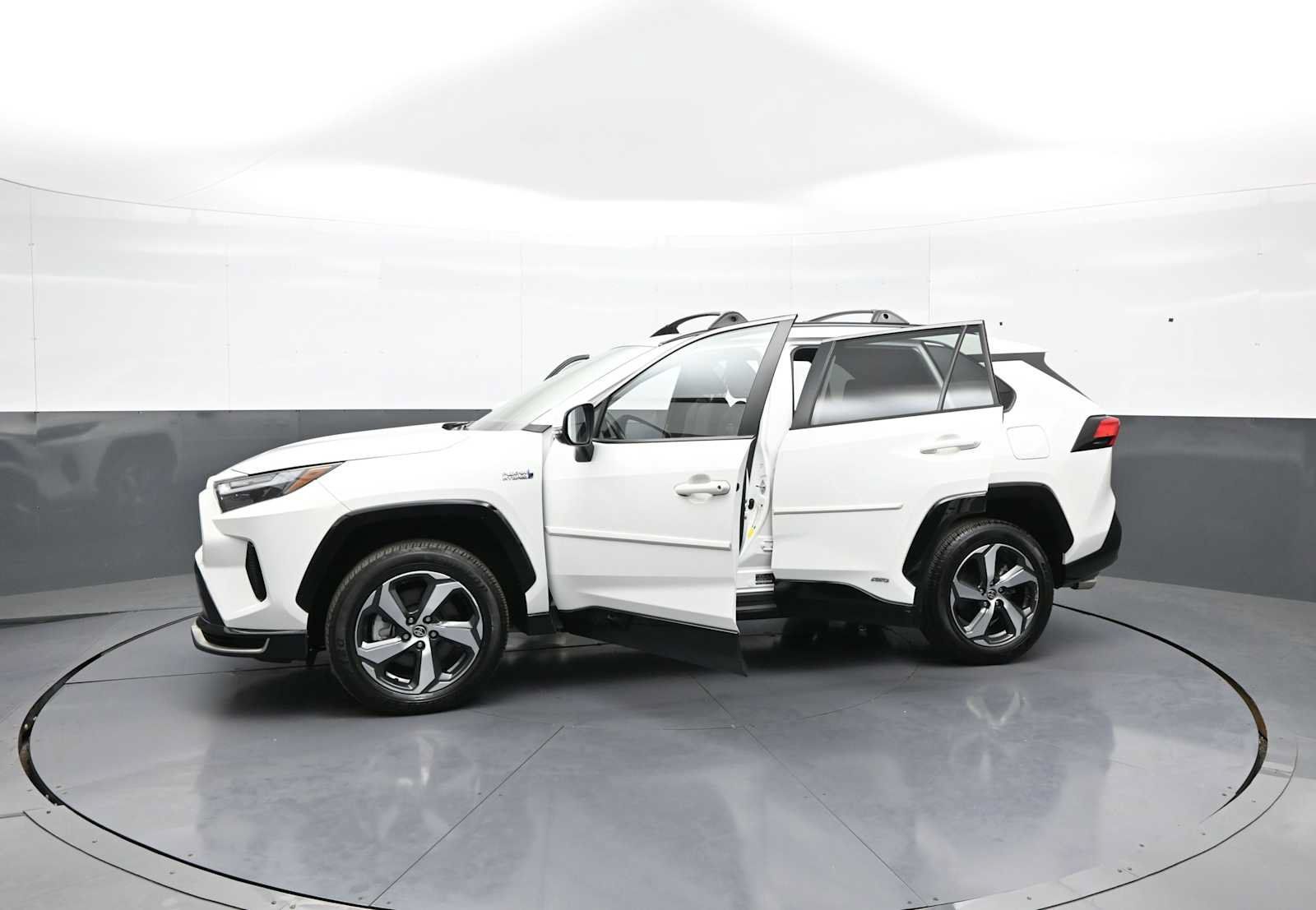 Used 2023 Toyota RAV4 SE w/ Weather & Moonroof Package AWD/4WD image 43