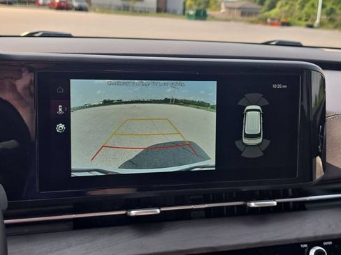 Used 2023 Kia Carnival EX FWD image 24