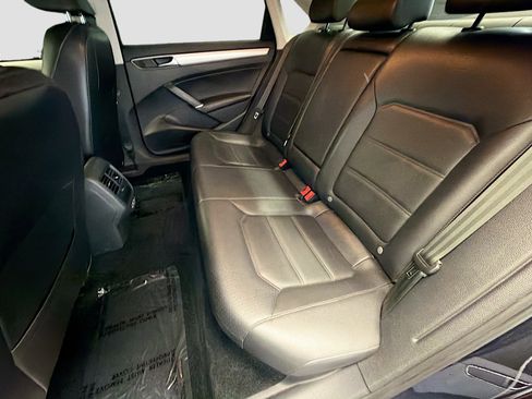 Used 2019 Volkswagen Passat 2.0T Wolfsburg w/ Wheels & Sunroof Package image 13