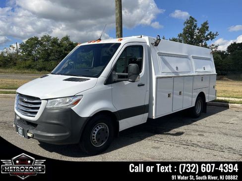 Used 2019 Freightliner Sprinter 3500 w/ Premium Package RWD image 11
