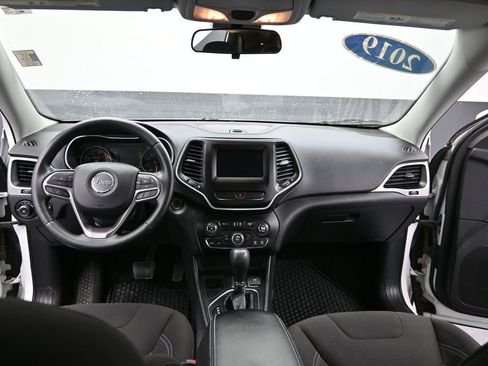 Used 2019 Jeep Cherokee Latitude w/ Cold Weather Group image 28