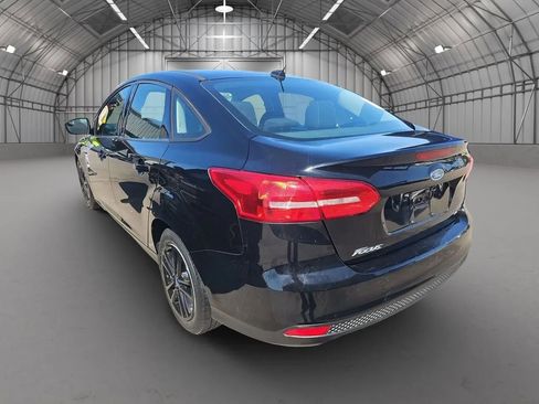 Used 2018 Ford Focus SE image 3